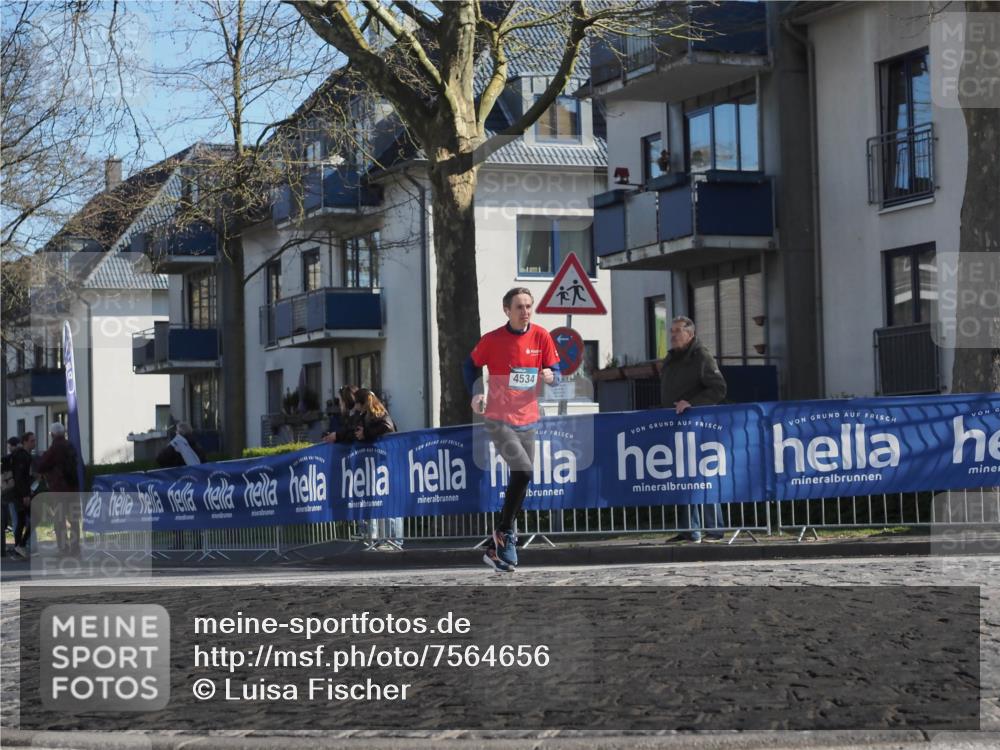 06.04.2025 - 44. Internationalen Wilhelmsburger Insellauf Luisa Fischer http://msf.ph/oto/7564656 06.04.2025 10:36:41 Ziel 4534 meine-sportfotos.de
