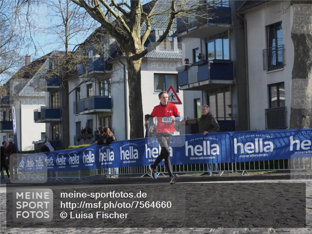 06.04.2025 - 44. Internationalen Wilhelmsburger Insellauf Luisa Fischer http://msf.ph/oto/7564660 06.04.2025 10:36:41 Ziel 4534 meine-sportfotos.de