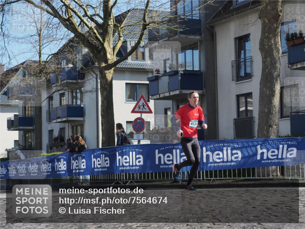 06.04.2025 - 44. Internationalen Wilhelmsburger Insellauf Luisa Fischer http://msf.ph/oto/7564674 06.04.2025 10:36:41 Ziel 4534 meine-sportfotos.de