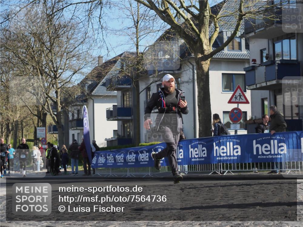 06.04.2025 - 44. Internationalen Wilhelmsburger Insellauf Luisa Fischer http://msf.ph/oto/7564736 06.04.2025 10:36:52 Ziel 5004 meine-sportfotos.de