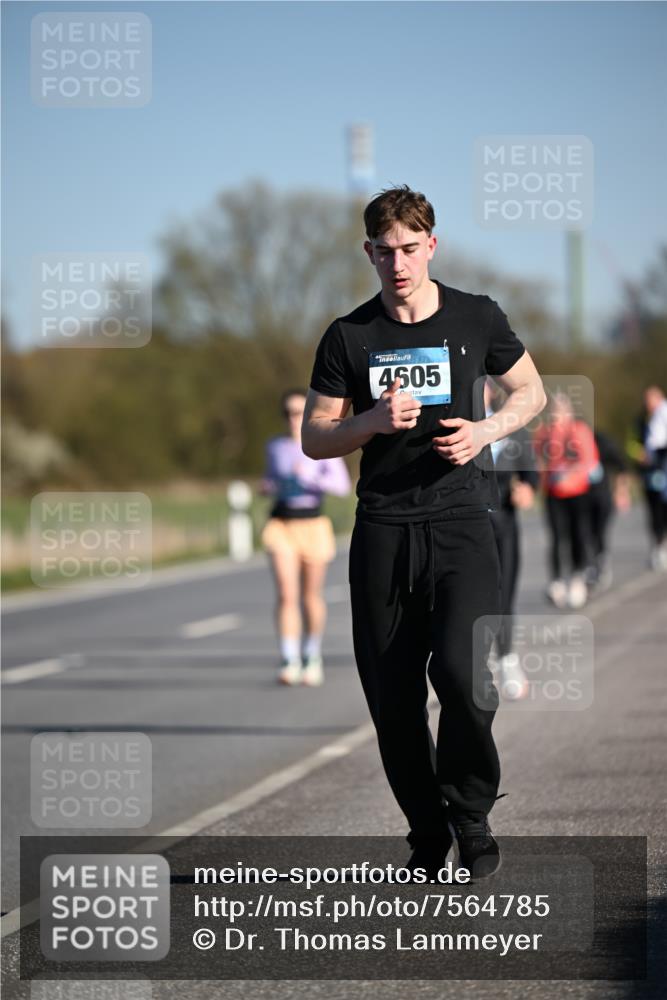 06.04.2025 - 44. Internationalen Wilhelmsburger Insellauf Dr. Thomas Lammeyer http://msf.ph/oto/7564785 06.04.2025 09:39:50 Laufen 4605 meine-sportfotos.de
