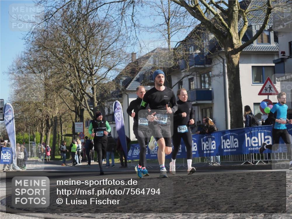 06.04.2025 - 44. Internationalen Wilhelmsburger Insellauf Luisa Fischer http://msf.ph/oto/7564794 06.04.2025 10:36:57 Ziel 4099, 13, 5084, 3543, 5067 meine-sportfotos.de