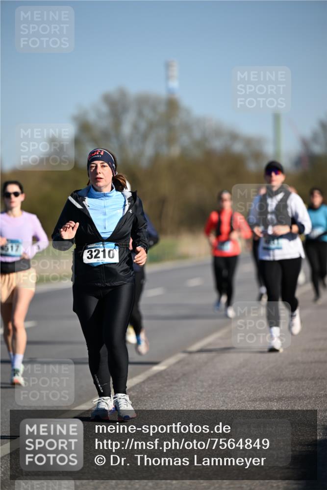 06.04.2025 - 44. Internationalen Wilhelmsburger Insellauf Dr. Thomas Lammeyer http://msf.ph/oto/7564849 06.04.2025 09:39:54 Laufen 3210 meine-sportfotos.de