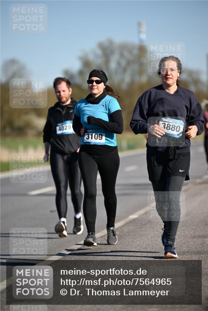 06.04.2025 - 44. Internationalen Wilhelmsburger Insellauf Dr. Thomas Lammeyer http://msf.ph/oto/7564965 06.04.2025 09:40:02 Laufen 4028, 3109, 3880 meine-sportfotos.de