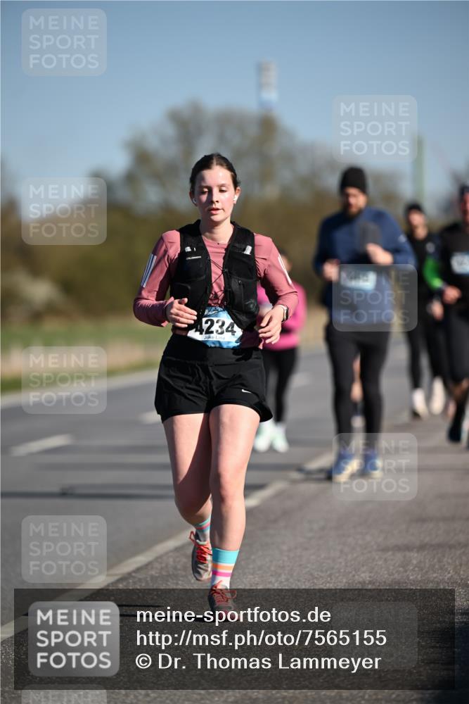 06.04.2025 - 44. Internationalen Wilhelmsburger Insellauf Dr. Thomas Lammeyer http://msf.ph/oto/7565155 06.04.2025 09:40:18 Laufen 4234 meine-sportfotos.de