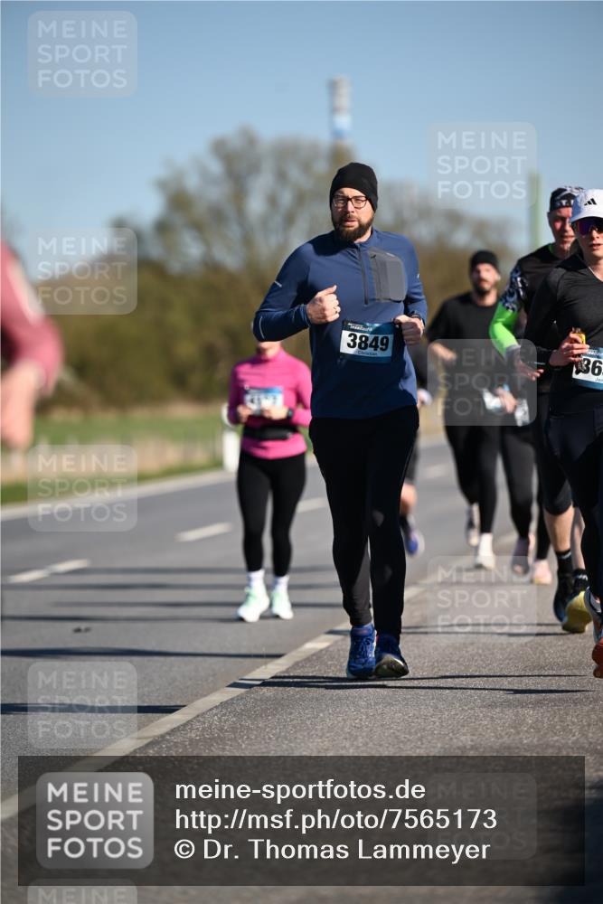 06.04.2025 - 44. Internationalen Wilhelmsburger Insellauf Dr. Thomas Lammeyer http://msf.ph/oto/7565173 06.04.2025 09:40:20 Laufen 3849, 36 meine-sportfotos.de