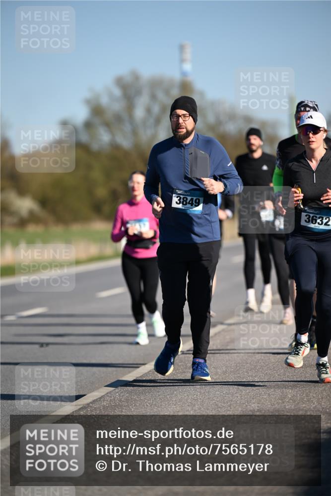 06.04.2025 - 44. Internationalen Wilhelmsburger Insellauf Dr. Thomas Lammeyer http://msf.ph/oto/7565178 06.04.2025 09:40:21 Laufen 3849, 3632 meine-sportfotos.de