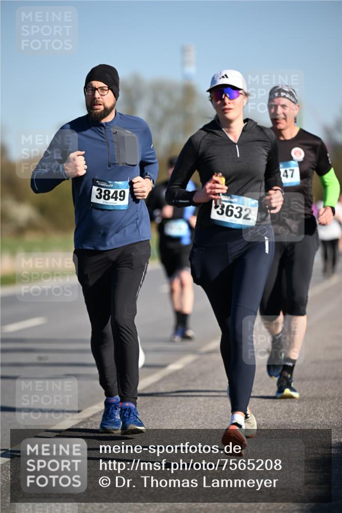 06.04.2025 - 44. Internationalen Wilhelmsburger Insellauf Dr. Thomas Lammeyer http://msf.ph/oto/7565208 06.04.2025 09:40:22 Laufen 3849, 3632, 47 meine-sportfotos.de