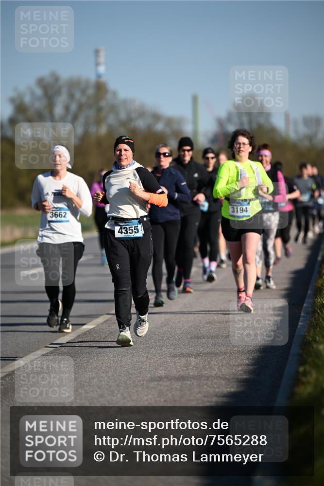 06.04.2025 - 44. Internationalen Wilhelmsburger Insellauf Dr. Thomas Lammeyer http://msf.ph/oto/7565288 06.04.2025 09:40:35 Laufen 3662, 4355, 3194, 50 meine-sportfotos.de