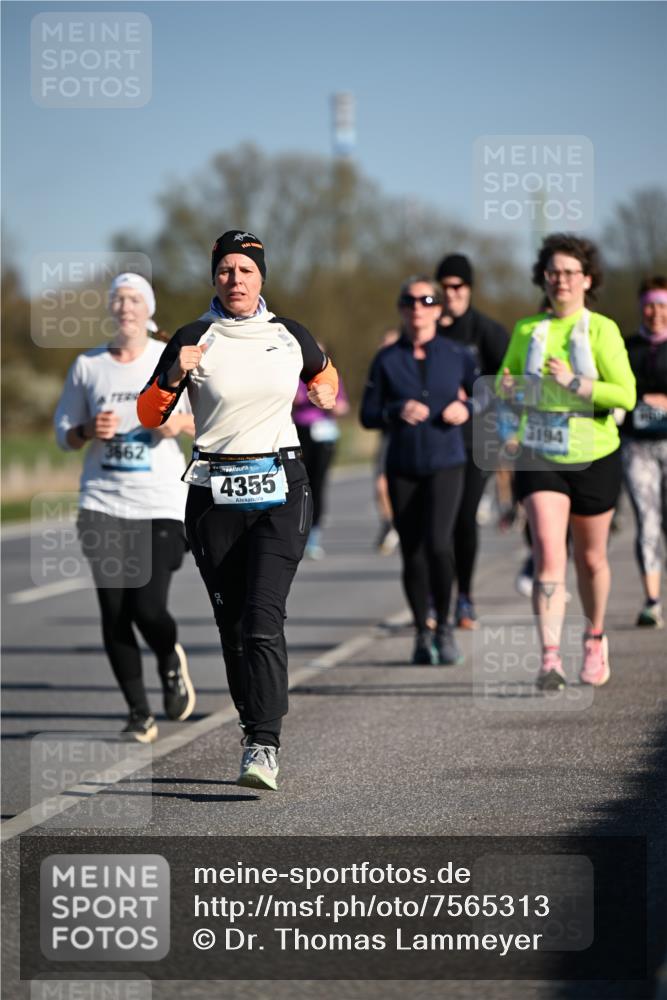 06.04.2025 - 44. Internationalen Wilhelmsburger Insellauf Dr. Thomas Lammeyer http://msf.ph/oto/7565313 06.04.2025 09:40:37 Laufen 3662, 4355, 3194 meine-sportfotos.de