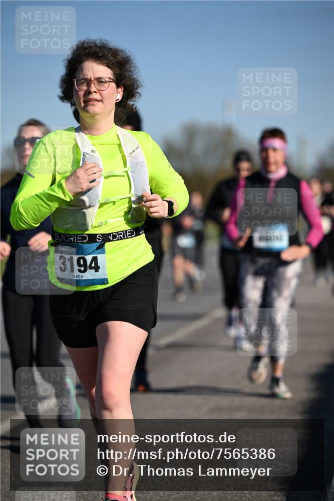 06.04.2025 - 44. Internationalen Wilhelmsburger Insellauf Dr. Thomas Lammeyer http://msf.ph/oto/7565386 06.04.2025 09:40:42 Laufen 3194 meine-sportfotos.de