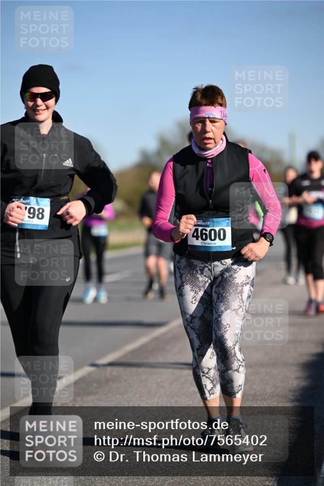 06.04.2025 - 44. Internationalen Wilhelmsburger Insellauf Dr. Thomas Lammeyer http://msf.ph/oto/7565402 06.04.2025 09:40:43 Laufen 98, 4600 meine-sportfotos.de