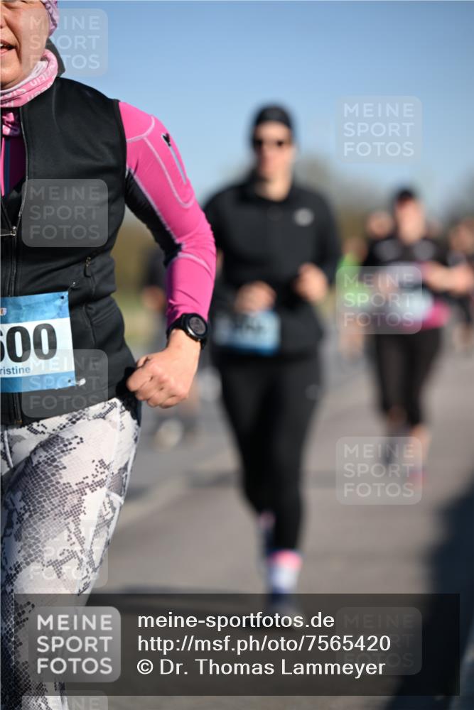 06.04.2025 - 44. Internationalen Wilhelmsburger Insellauf Dr. Thomas Lammeyer http://msf.ph/oto/7565420 06.04.2025 09:40:45 Laufen 009, 40 meine-sportfotos.de