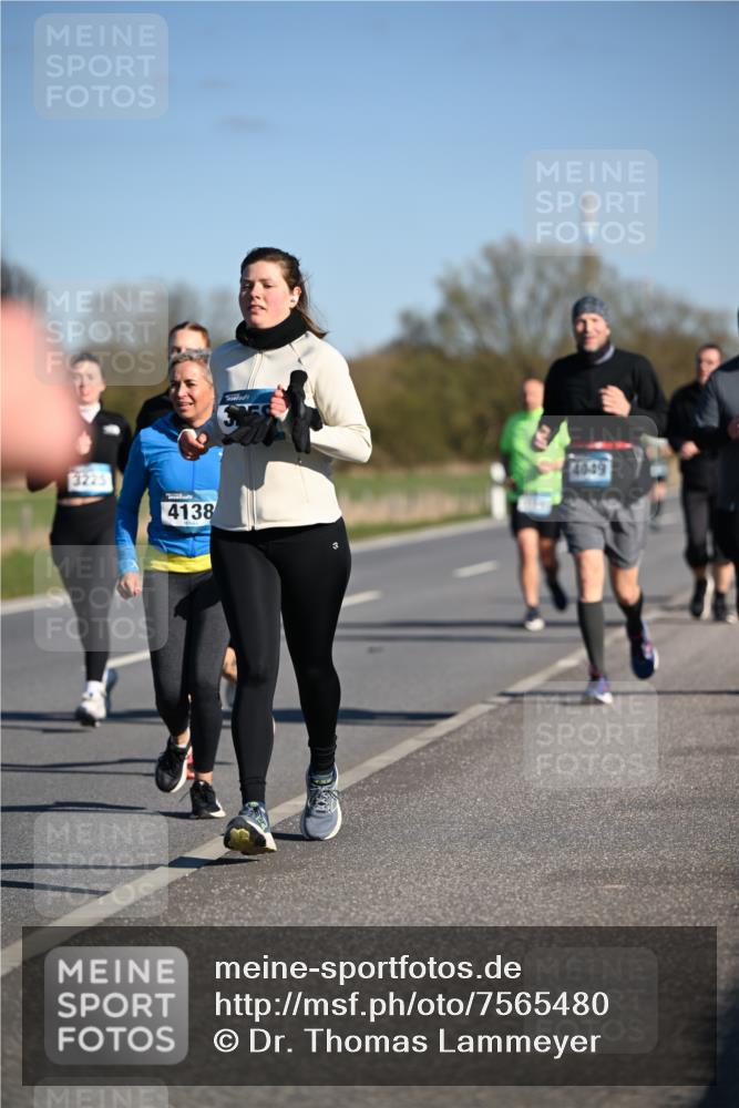 06.04.2025 - 44. Internationalen Wilhelmsburger Insellauf Dr. Thomas Lammeyer http://msf.ph/oto/7565480 06.04.2025 09:40:49 Laufen 4138, 40, 49 meine-sportfotos.de