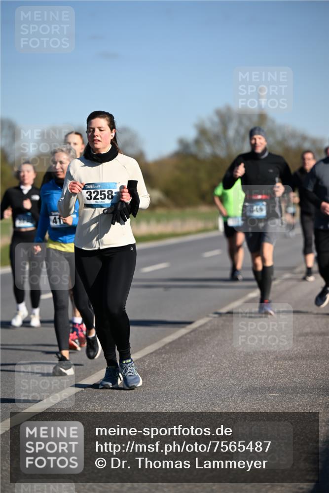 06.04.2025 - 44. Internationalen Wilhelmsburger Insellauf Dr. Thomas Lammeyer http://msf.ph/oto/7565487 06.04.2025 09:40:49 Laufen 4, 3258 meine-sportfotos.de