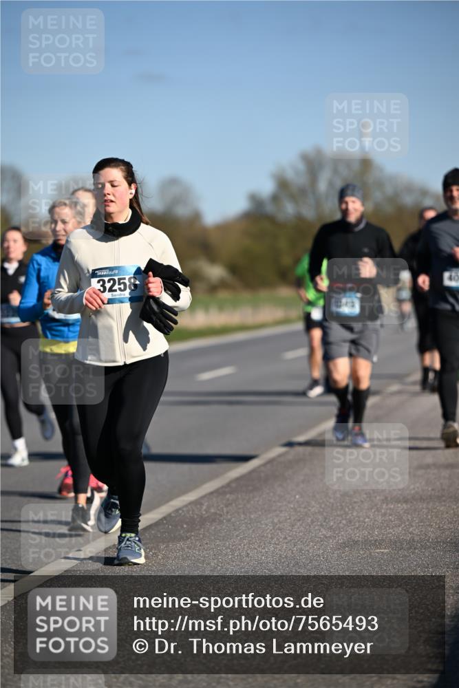 06.04.2025 - 44. Internationalen Wilhelmsburger Insellauf Dr. Thomas Lammeyer http://msf.ph/oto/7565493 06.04.2025 09:40:50 Laufen 3258 meine-sportfotos.de