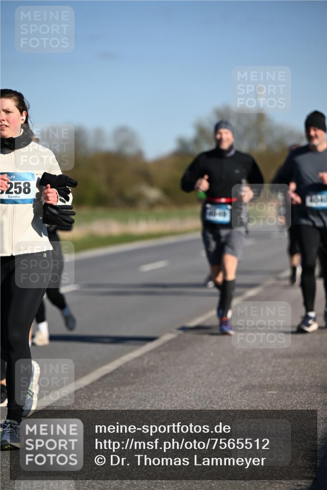 06.04.2025 - 44. Internationalen Wilhelmsburger Insellauf Dr. Thomas Lammeyer http://msf.ph/oto/7565512 06.04.2025 09:40:50 Laufen 258 meine-sportfotos.de