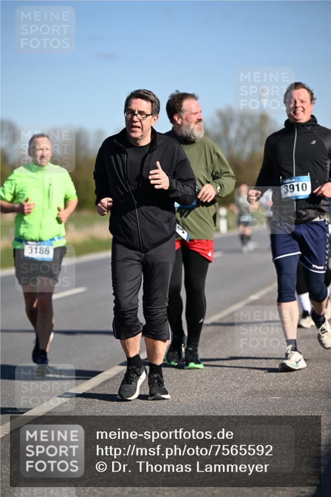 06.04.2025 - 44. Internationalen Wilhelmsburger Insellauf Dr. Thomas Lammeyer http://msf.ph/oto/7565592 06.04.2025 09:40:55 Laufen 3186, 3910 meine-sportfotos.de