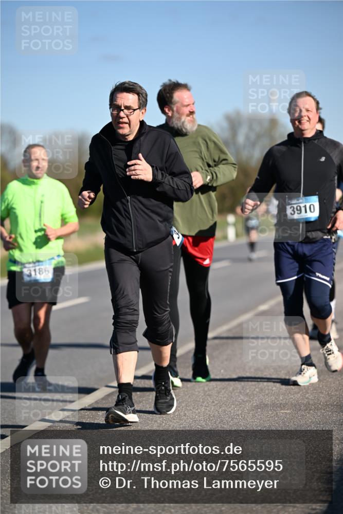 06.04.2025 - 44. Internationalen Wilhelmsburger Insellauf Dr. Thomas Lammeyer http://msf.ph/oto/7565595 06.04.2025 09:40:55 Laufen 3186, 3910 meine-sportfotos.de