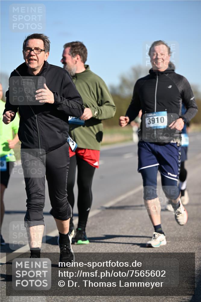 06.04.2025 - 44. Internationalen Wilhelmsburger Insellauf Dr. Thomas Lammeyer http://msf.ph/oto/7565602 06.04.2025 09:40:56 Laufen 6, 3910 meine-sportfotos.de