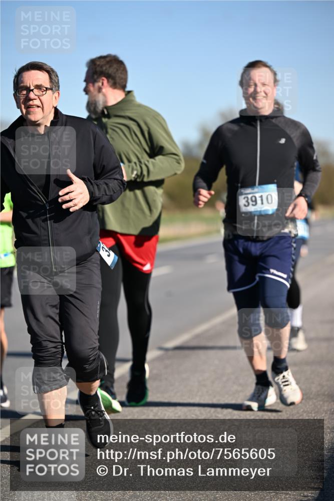 06.04.2025 - 44. Internationalen Wilhelmsburger Insellauf Dr. Thomas Lammeyer http://msf.ph/oto/7565605 06.04.2025 09:40:56 Laufen 3910 meine-sportfotos.de