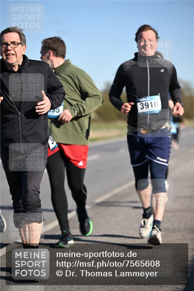 06.04.2025 - 44. Internationalen Wilhelmsburger Insellauf Dr. Thomas Lammeyer http://msf.ph/oto/7565608 06.04.2025 09:40:56 Laufen 35, 3910 meine-sportfotos.de