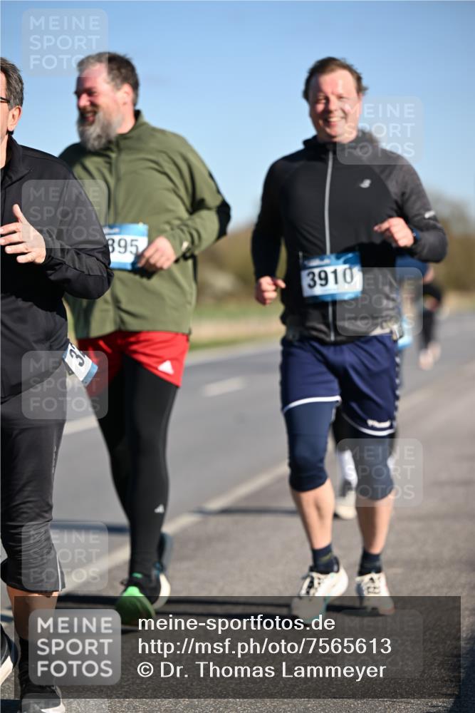 06.04.2025 - 44. Internationalen Wilhelmsburger Insellauf Dr. Thomas Lammeyer http://msf.ph/oto/7565613 06.04.2025 09:40:57 Laufen 895, 3910, 3 meine-sportfotos.de