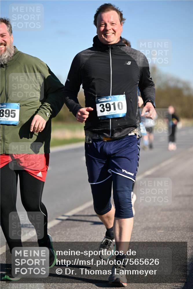 06.04.2025 - 44. Internationalen Wilhelmsburger Insellauf Dr. Thomas Lammeyer http://msf.ph/oto/7565626 06.04.2025 09:40:57 Laufen 895, 3910 meine-sportfotos.de