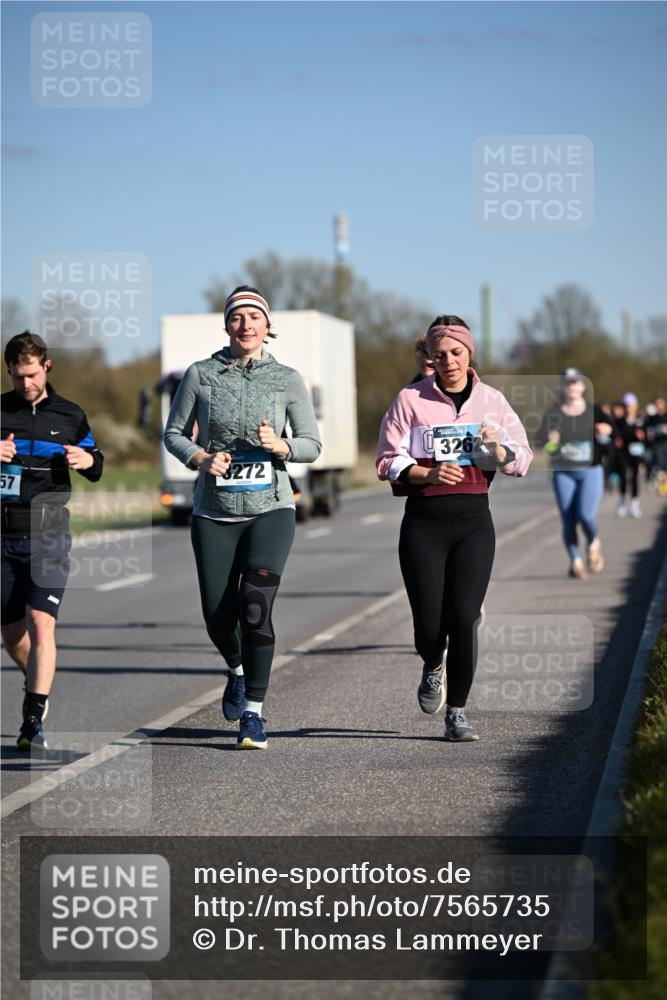 06.04.2025 - 44. Internationalen Wilhelmsburger Insellauf Dr. Thomas Lammeyer http://msf.ph/oto/7565735 06.04.2025 09:41:13 Laufen 57, 3272, 3262 meine-sportfotos.de