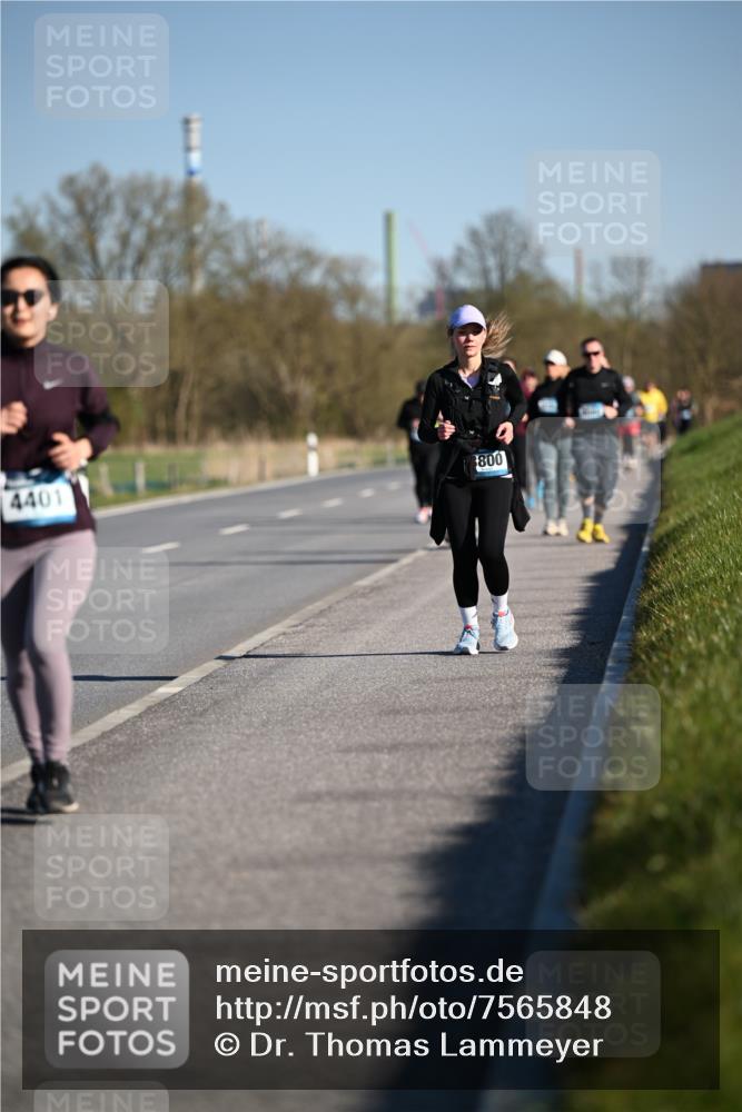 06.04.2025 - 44. Internationalen Wilhelmsburger Insellauf Dr. Thomas Lammeyer http://msf.ph/oto/7565848 06.04.2025 09:41:24 Laufen 4401, 800 meine-sportfotos.de