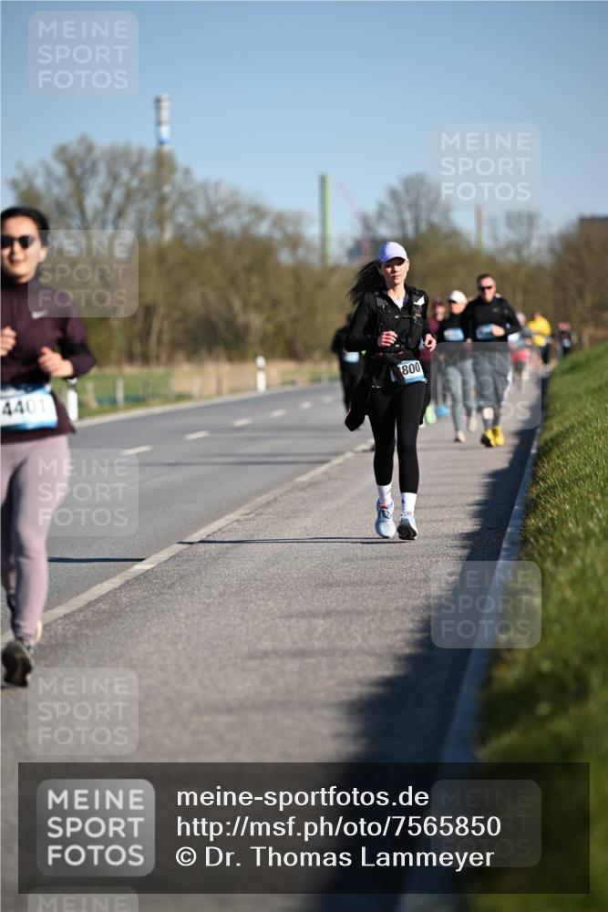 06.04.2025 - 44. Internationalen Wilhelmsburger Insellauf Dr. Thomas Lammeyer http://msf.ph/oto/7565850 06.04.2025 09:41:24 Laufen 4401, 800 meine-sportfotos.de