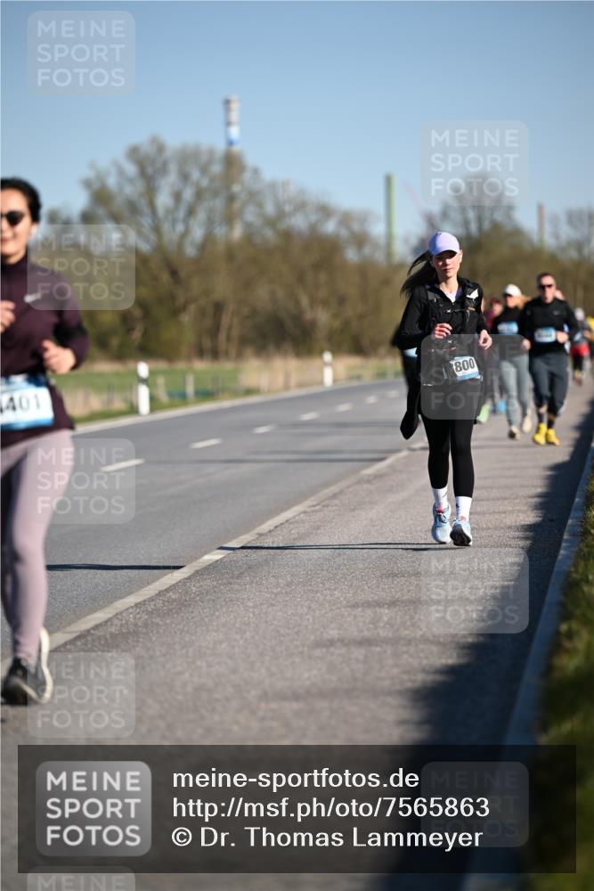 06.04.2025 - 44. Internationalen Wilhelmsburger Insellauf Dr. Thomas Lammeyer http://msf.ph/oto/7565863 06.04.2025 09:41:25 Laufen 401, 800 meine-sportfotos.de