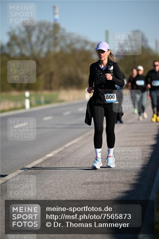 06.04.2025 - 44. Internationalen Wilhelmsburger Insellauf Dr. Thomas Lammeyer http://msf.ph/oto/7565873 06.04.2025 09:41:26 Laufen 800 meine-sportfotos.de