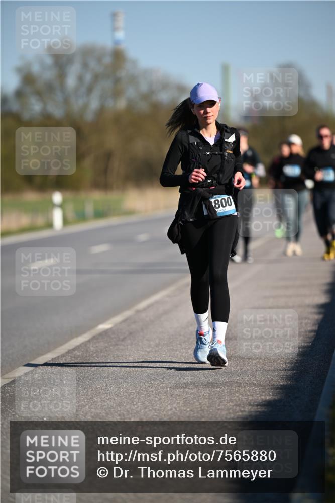 06.04.2025 - 44. Internationalen Wilhelmsburger Insellauf Dr. Thomas Lammeyer http://msf.ph/oto/7565880 06.04.2025 09:41:27 Laufen 800 meine-sportfotos.de