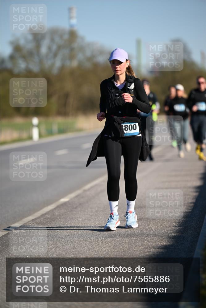 06.04.2025 - 44. Internationalen Wilhelmsburger Insellauf Dr. Thomas Lammeyer http://msf.ph/oto/7565886 06.04.2025 09:41:27 Laufen 800 meine-sportfotos.de