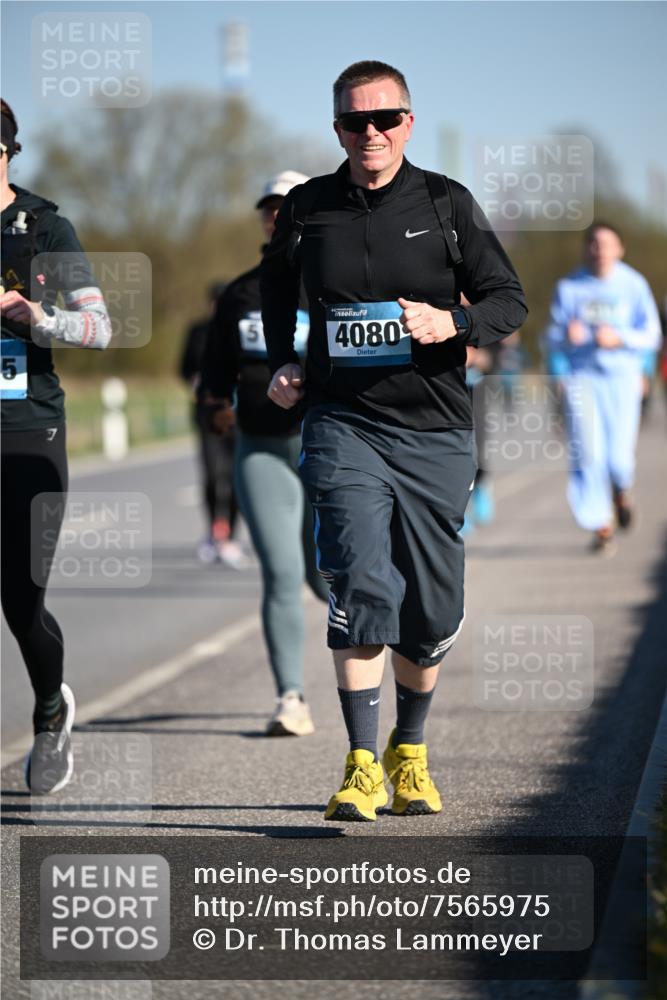 06.04.2025 - 44. Internationalen Wilhelmsburger Insellauf Dr. Thomas Lammeyer http://msf.ph/oto/7565975 06.04.2025 09:41:36 Laufen 5, 4080 meine-sportfotos.de