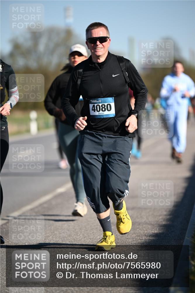 06.04.2025 - 44. Internationalen Wilhelmsburger Insellauf Dr. Thomas Lammeyer http://msf.ph/oto/7565980 06.04.2025 09:41:36 Laufen 7, 4080 meine-sportfotos.de