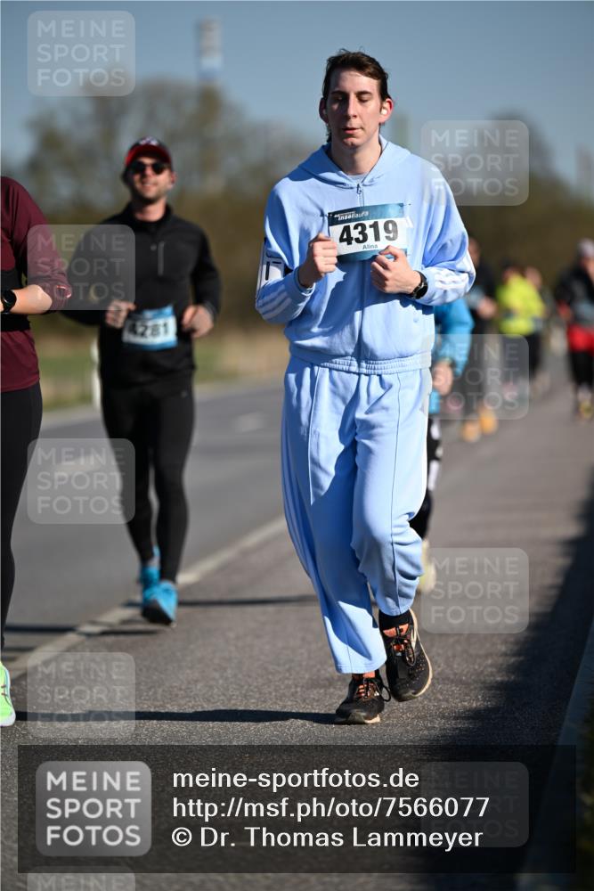06.04.2025 - 44. Internationalen Wilhelmsburger Insellauf Dr. Thomas Lammeyer http://msf.ph/oto/7566077 06.04.2025 09:41:43 Laufen 4281, 4319 meine-sportfotos.de