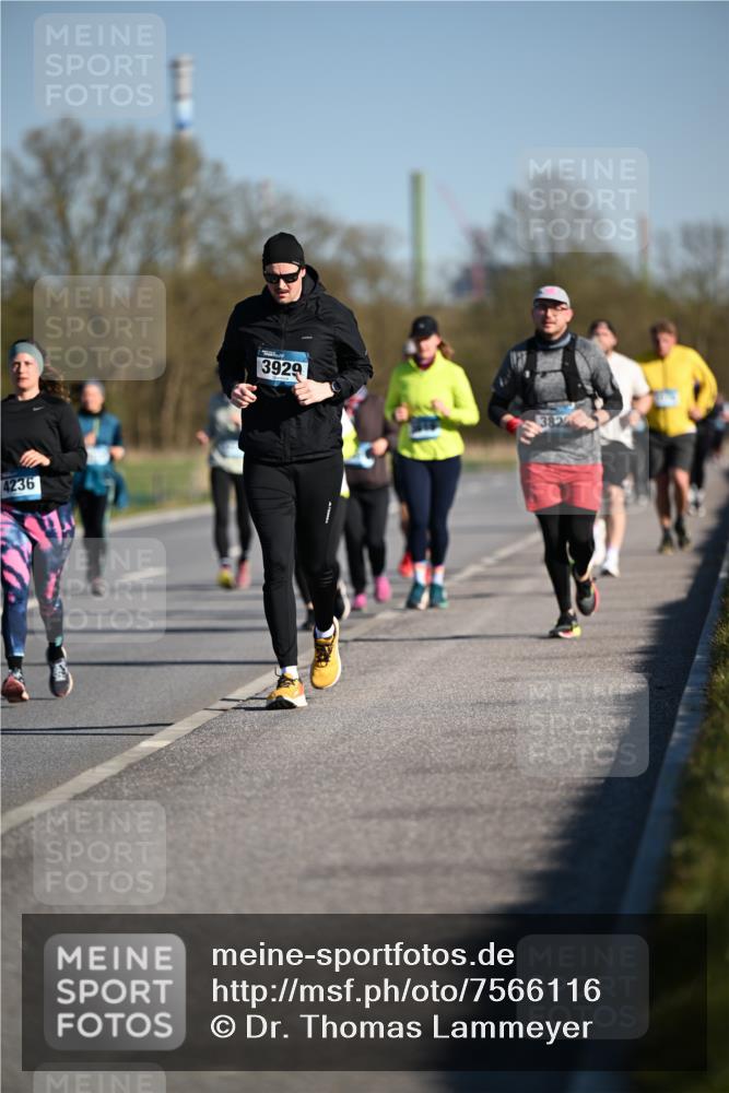 06.04.2025 - 44. Internationalen Wilhelmsburger Insellauf Dr. Thomas Lammeyer http://msf.ph/oto/7566116 06.04.2025 09:41:51 Laufen 4236, 3929, 382 meine-sportfotos.de