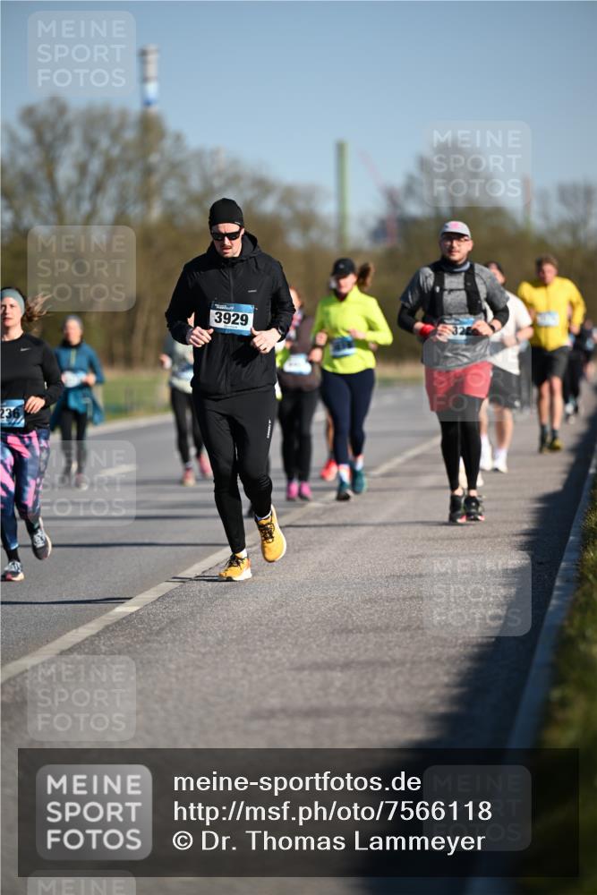 06.04.2025 - 44. Internationalen Wilhelmsburger Insellauf Dr. Thomas Lammeyer http://msf.ph/oto/7566118 06.04.2025 09:41:51 Laufen 236, 3929 meine-sportfotos.de