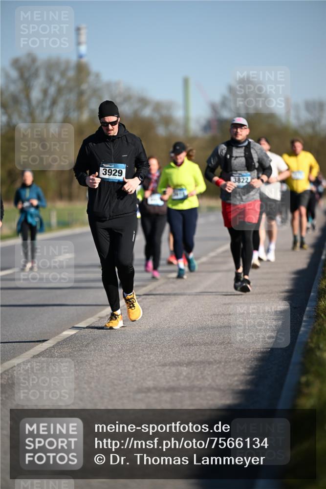 06.04.2025 - 44. Internationalen Wilhelmsburger Insellauf Dr. Thomas Lammeyer http://msf.ph/oto/7566134 06.04.2025 09:41:52 Laufen 3929, 3822 meine-sportfotos.de