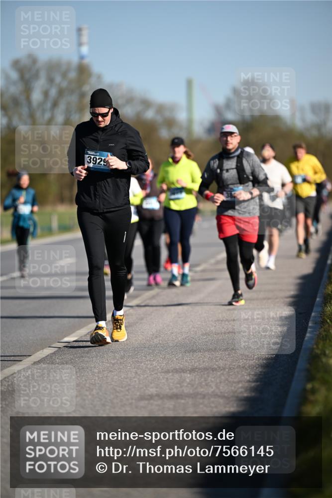 06.04.2025 - 44. Internationalen Wilhelmsburger Insellauf Dr. Thomas Lammeyer http://msf.ph/oto/7566145 06.04.2025 09:41:53 Laufen 3929 meine-sportfotos.de