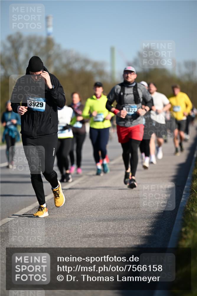 06.04.2025 - 44. Internationalen Wilhelmsburger Insellauf Dr. Thomas Lammeyer http://msf.ph/oto/7566158 06.04.2025 09:41:54 Laufen 3929, 3822 meine-sportfotos.de