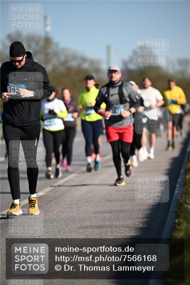 06.04.2025 - 44. Internationalen Wilhelmsburger Insellauf Dr. Thomas Lammeyer http://msf.ph/oto/7566168 06.04.2025 09:41:54 Laufen 4, 392 meine-sportfotos.de