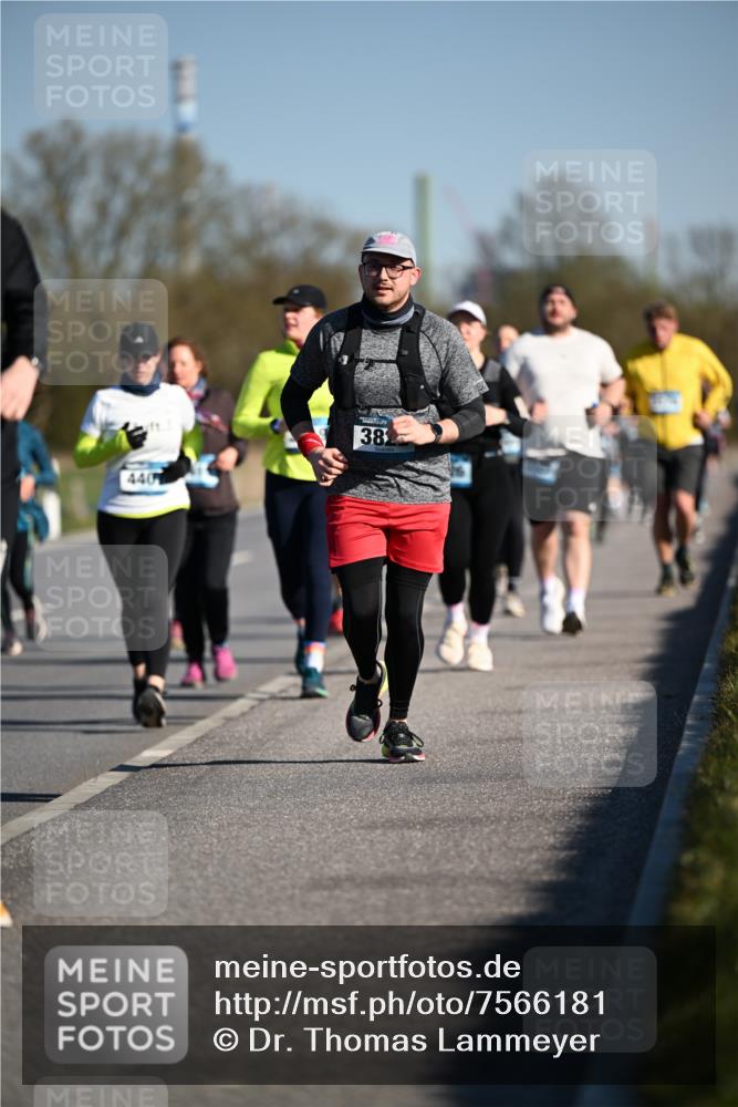 06.04.2025 - 44. Internationalen Wilhelmsburger Insellauf Dr. Thomas Lammeyer http://msf.ph/oto/7566181 06.04.2025 09:41:55 Laufen 440, 38 meine-sportfotos.de