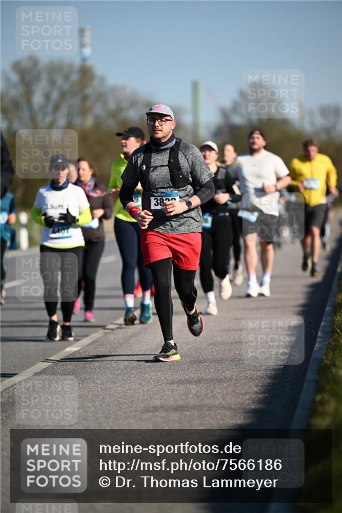 06.04.2025 - 44. Internationalen Wilhelmsburger Insellauf Dr. Thomas Lammeyer http://msf.ph/oto/7566186 06.04.2025 09:41:55 Laufen 382, 4407 meine-sportfotos.de