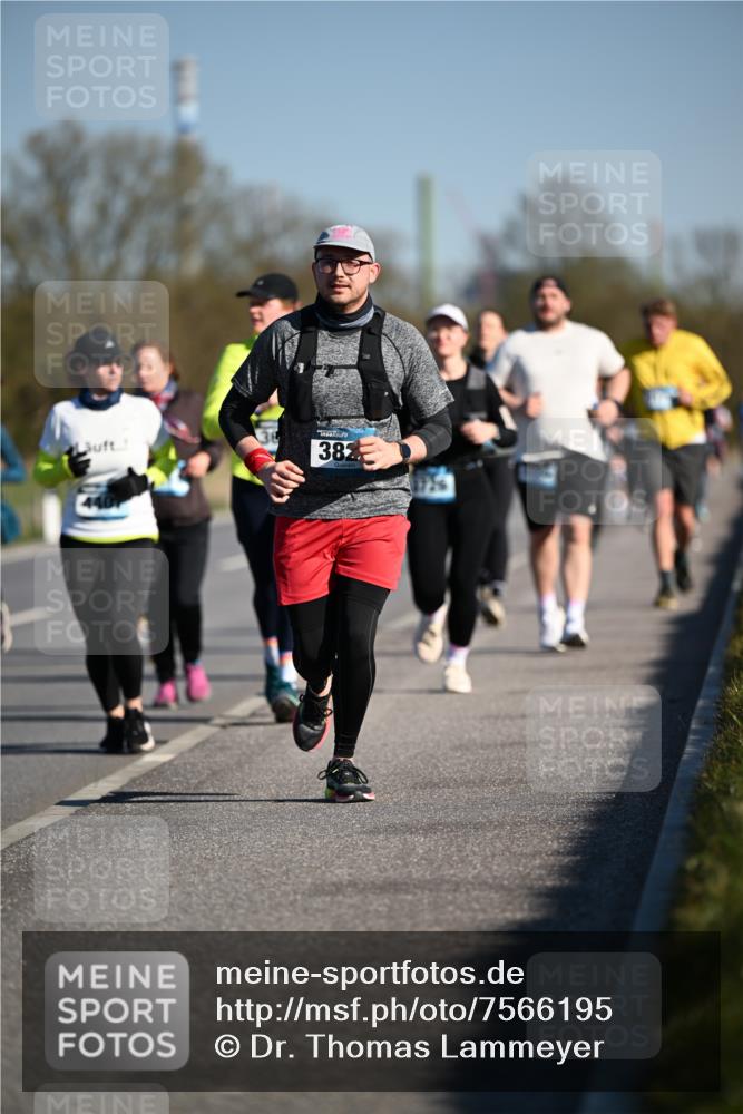 06.04.2025 - 44. Internationalen Wilhelmsburger Insellauf Dr. Thomas Lammeyer http://msf.ph/oto/7566195 06.04.2025 09:41:56 Laufen 382 meine-sportfotos.de