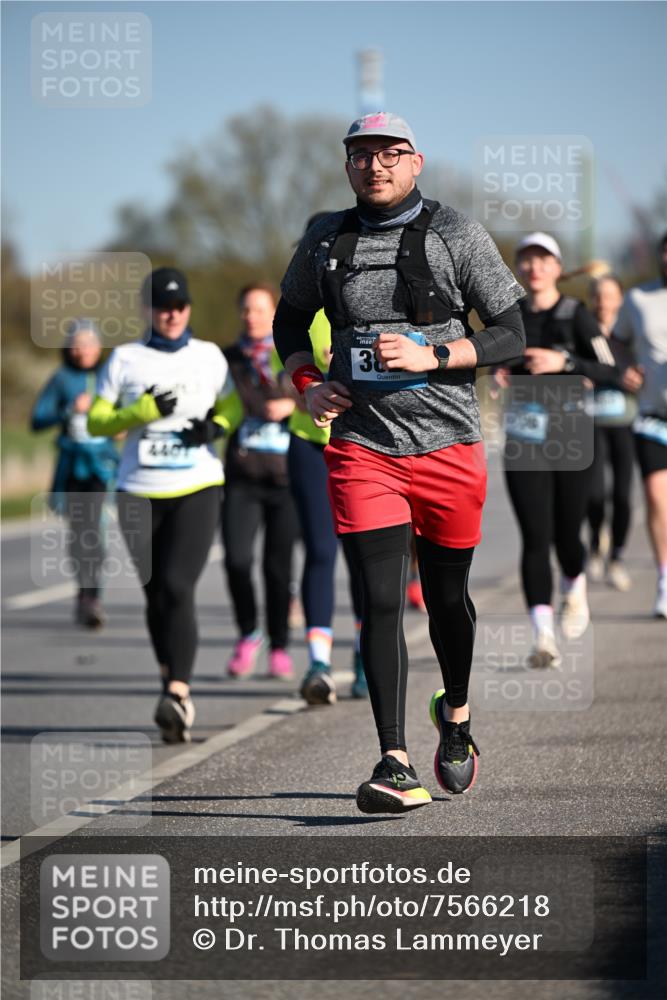06.04.2025 - 44. Internationalen Wilhelmsburger Insellauf Dr. Thomas Lammeyer http://msf.ph/oto/7566218 06.04.2025 09:41:58 Laufen 4401, 38 meine-sportfotos.de