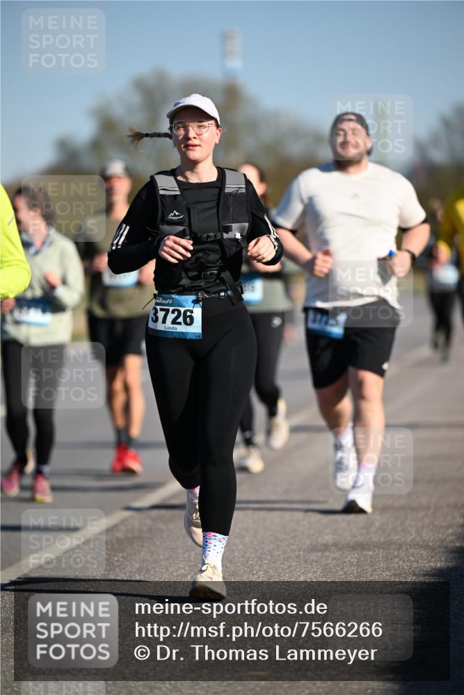 06.04.2025 - 44. Internationalen Wilhelmsburger Insellauf Dr. Thomas Lammeyer http://msf.ph/oto/7566266 06.04.2025 09:42:01 Laufen 3726 meine-sportfotos.de