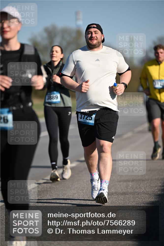06.04.2025 - 44. Internationalen Wilhelmsburger Insellauf Dr. Thomas Lammeyer http://msf.ph/oto/7566289 06.04.2025 09:42:02 Laufen 26, 3889, 3725 meine-sportfotos.de